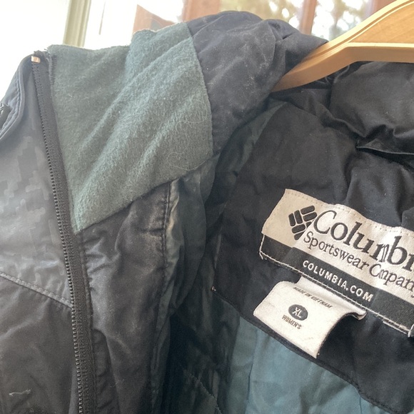 Columbia cold weather hooded lined puffer jacket. Women’s XL - Picture 10 of 10